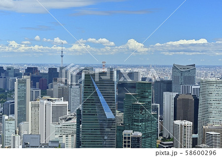 六本木ヒルズ森タワー屋上展望台からの東京スカイツリーと東京の街並み俯瞰 の写真素材