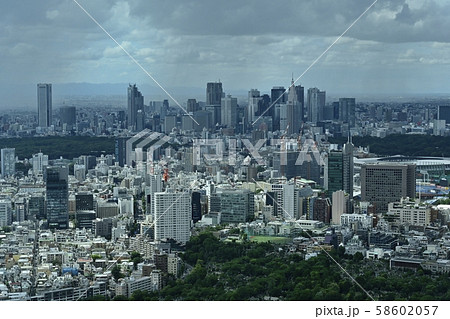 六本木ヒルズ森タワー展望室からのゲリラ雨降る東京の街並み俯瞰 六本木ヒルズ森タワー展望室からのゲリラ雨降る東京の街並み俯瞰 58602057