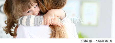 Little kid with doctor 58603616