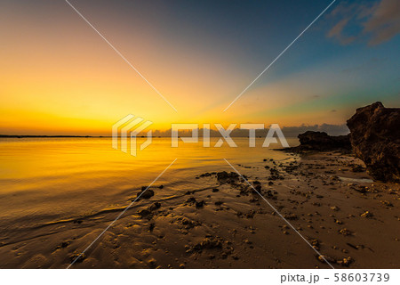 伊良部島 佐和田の浜の夕日 伊良部島 佐和田の浜の夕日 58603739