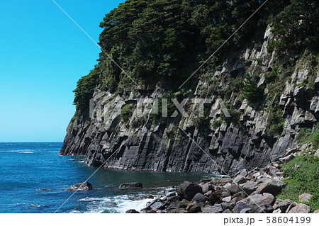 越前海岸 雄島のハチノス岩 越前海岸 雄島のハチノス岩 58604199