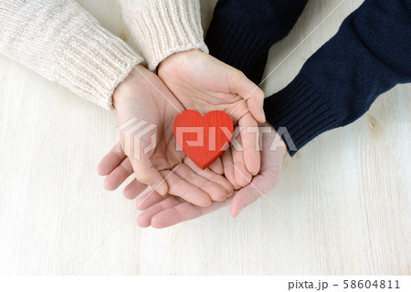 仲良し夫婦・カップルイメージ 58604811