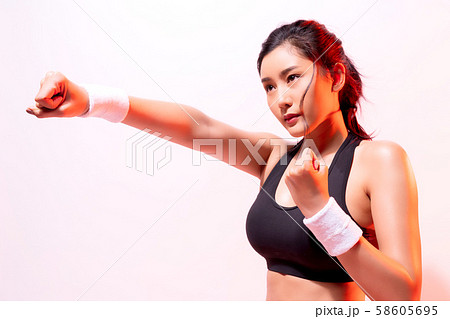 女性　アスリート　格闘技 58605695