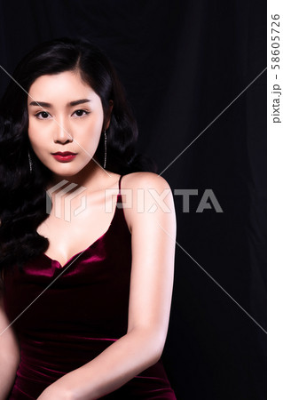 女性　ビューティー　ゴージャス 58605726