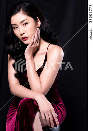 女性　ビューティー　ゴージャス 58605778