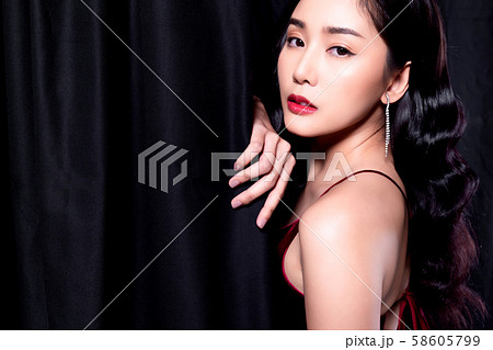 女性　ビューティー　ゴージャス 58605799