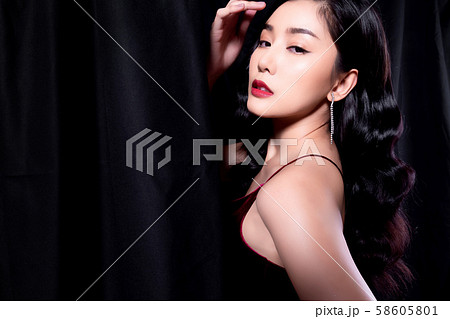 女性 ビューティー ゴージャス 女性 ビューティー ゴージャス 58605801