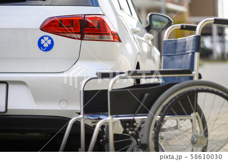 障がい者 車椅子 自動車 イメージ 障がい者 車椅子 自動車 イメージ 58610030