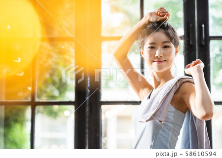 女性 スポーツウェア 女性 スポーツウェア 58610594