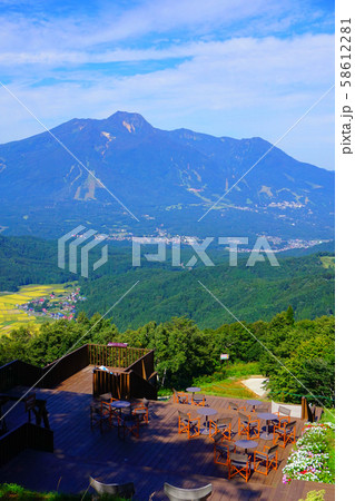 長野県、野尻湖テラスと妙高山 58612281