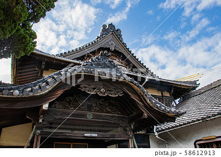 西方寺の屋根瓦 58612913