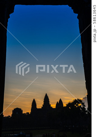 Silhouette of Angkor Wat at sunrise 58613645