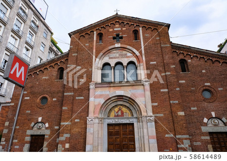 ミラノ サン・バビラ教会 曇り空 ミラノ サン・バビラ教会 曇り空 58614489