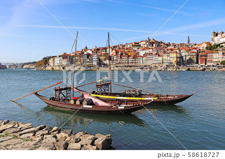 Panoramic view of old town Porto and Douro River Panoramic view of old town Porto and Douro River 58618727