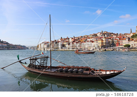 Panoramic view of old town Porto and Douro River 58618728