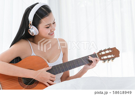 Attractive girl wearing white headphones. 58618949