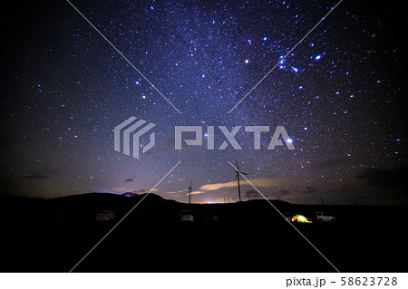 《愛媛県 四国カルスト》 姫鶴平キャンプ場からの星空と冬の大三角形 《愛媛県 四国カルスト》 姫鶴平キャンプ場からの星空と冬の大三角形 58623728
