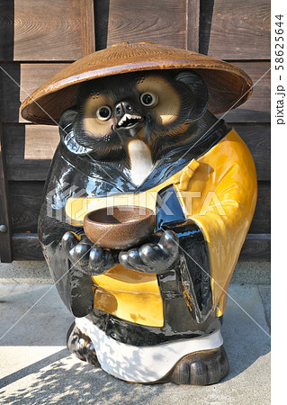 お坊さん狸 (托鉢僧) お坊さん狸 (托鉢僧) 58625644