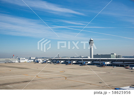愛知 中部国際空港の展望デッキから見える管制塔 愛知 中部国際空港の展望デッキから見える管制塔 58625956