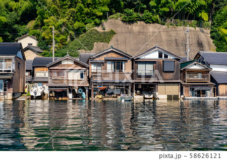 京都府　伊根の舟屋　海からの眺め 58626121