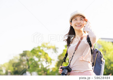 観光する女性 京都 カメラ 観光する女性 京都 カメラ 58628484