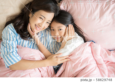 親子　ライフスタイル　睡眠 58629748