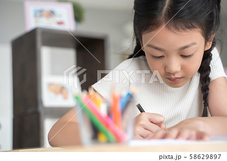 子供　ライフスタイル　学習 58629897