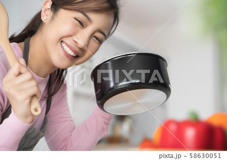 女性 ライフスタイル 料理 女性 ライフスタイル 料理 58630051