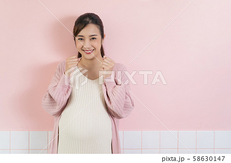 妊婦　ライフスタイル　コピースペース 58630147