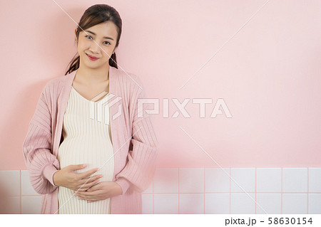 妊婦 ライフスタイル コピースペース 妊婦 ライフスタイル コピースペース 58630154