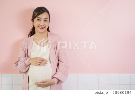 妊婦　ライフスタイル　コピースペース 58630194