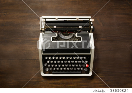 古いタイプライター 58630324
