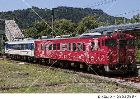 災害により特殊運行を行う只見線（小出駅） 58630897