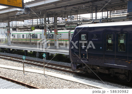 品川駅に姿を現した埼京線直通の相鉄100系の写真素材 品川駅に姿を現した埼京線直通の相鉄100系の写真素材