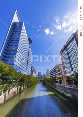 目黒川の風景 アルコタワーと目黒雅叙園 58634951