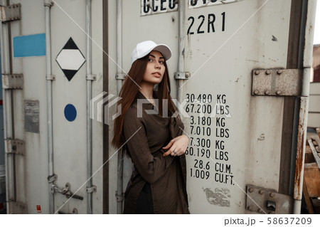 Beautiful young fashion woman Beautiful young fashion woman 58637209