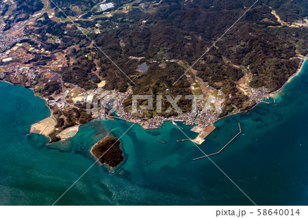 熊本県天草市 鬼池港 亀島 若宮海水浴場 空撮 昼間 横 58640014