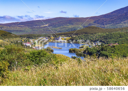 【長野県】霧ヶ峰高原から望む白樺湖 【長野県】霧ヶ峰高原から望む白樺湖 58640656