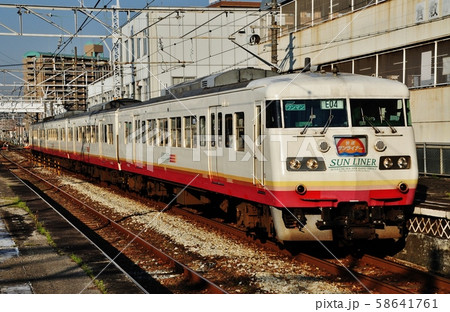 山陽本線、倉敷駅に入線する快速サンライナー(117系) 山陽本線、倉敷駅に入線する快速サンライナー(117系) 58641761