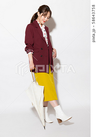 女性　ファッション　ポートレート 58643758