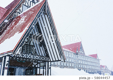 スキーツアーのイメージ 日本 スキー ホテル ロッジ 山小屋 自然 降雪 積雪 雪景色 冬景色 スキーツアーのイメージ 日本 スキー ホテル ロッジ 山小屋 自然 降雪 積雪 雪景色 冬景色 58644457