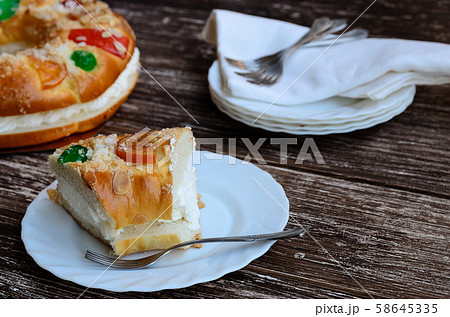 Roscon de reyes to celebrate Epiphany 58645335