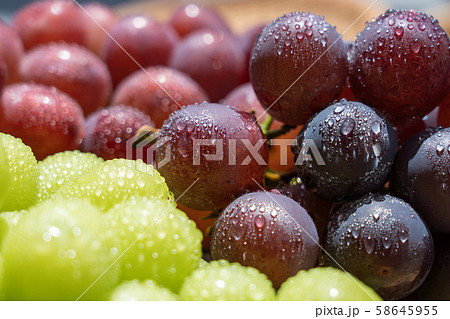 ぶどう　（盛合せ　シズル感）　ピオーネ 58645955