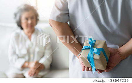 Making a surprise for Christmas and New year 58647235