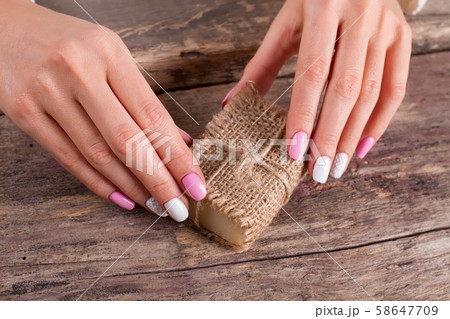 Present in sackcloth. 58647709