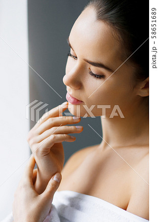 Closeup of a young beautiful woman with nude 58651689