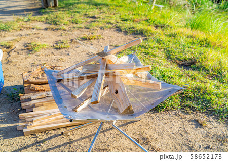 キャンプ素材　焚火台 58652173