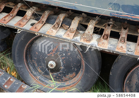 車の傷 Deteriorated car (rust, dent, dirt, scratches) 58654408