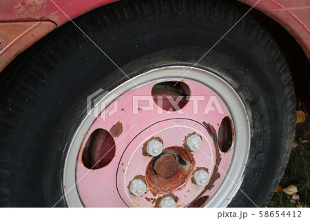 車の傷 Deteriorated car (rust, dent, dirt, scratches) 58654412