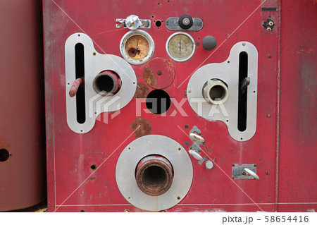 車の傷 Deteriorated car (rust, dent, dirt, scratches) 58654416